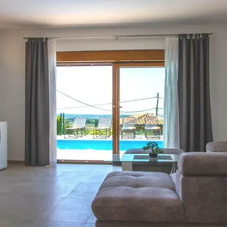 Vanessa Villa Zelena Laguna